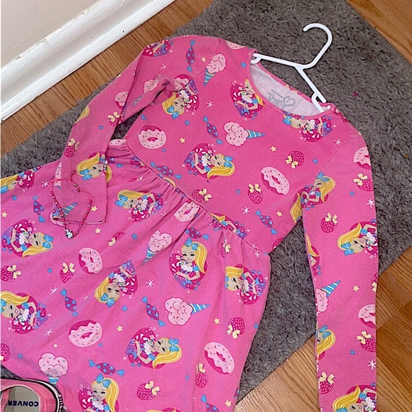 🎀Selling this adorable JOJO SIWA dress.(6-6X) so comfortable!Great material!🎀 - Picture 2 of 6